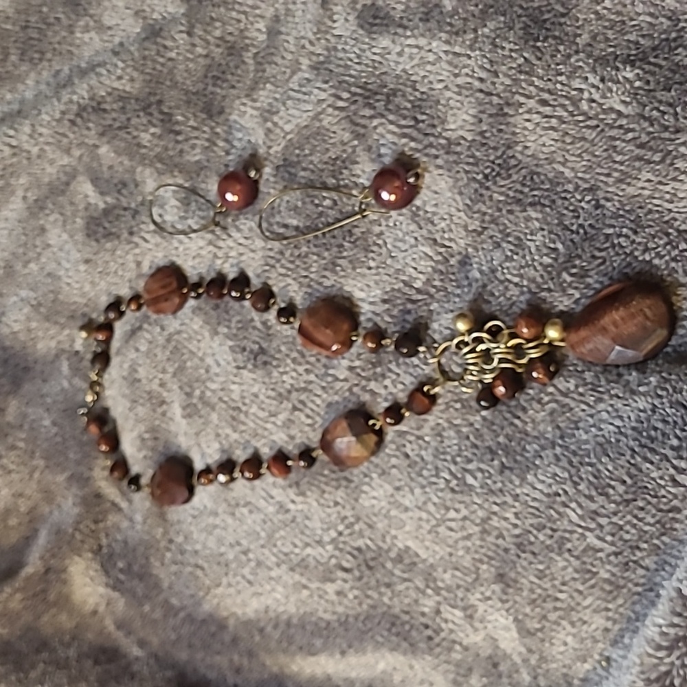 Vintage plastic Necklace with earrings
